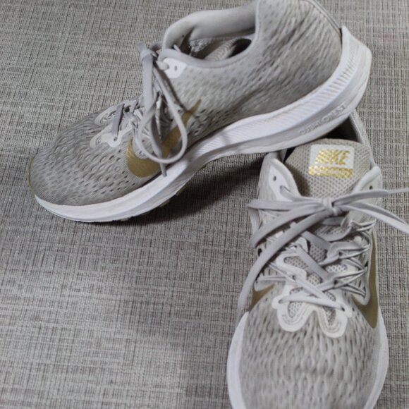 Nike Zoom Winflo 5 Size 8.5 Beige and Gold Athletic Shoes - Picture 2 of 7